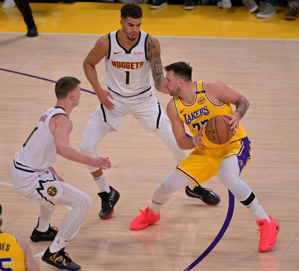 九游游戏平台-德布劳内焦点对战，东契奇与40激战独行侠分钟，败北胜负难料！的简单介绍